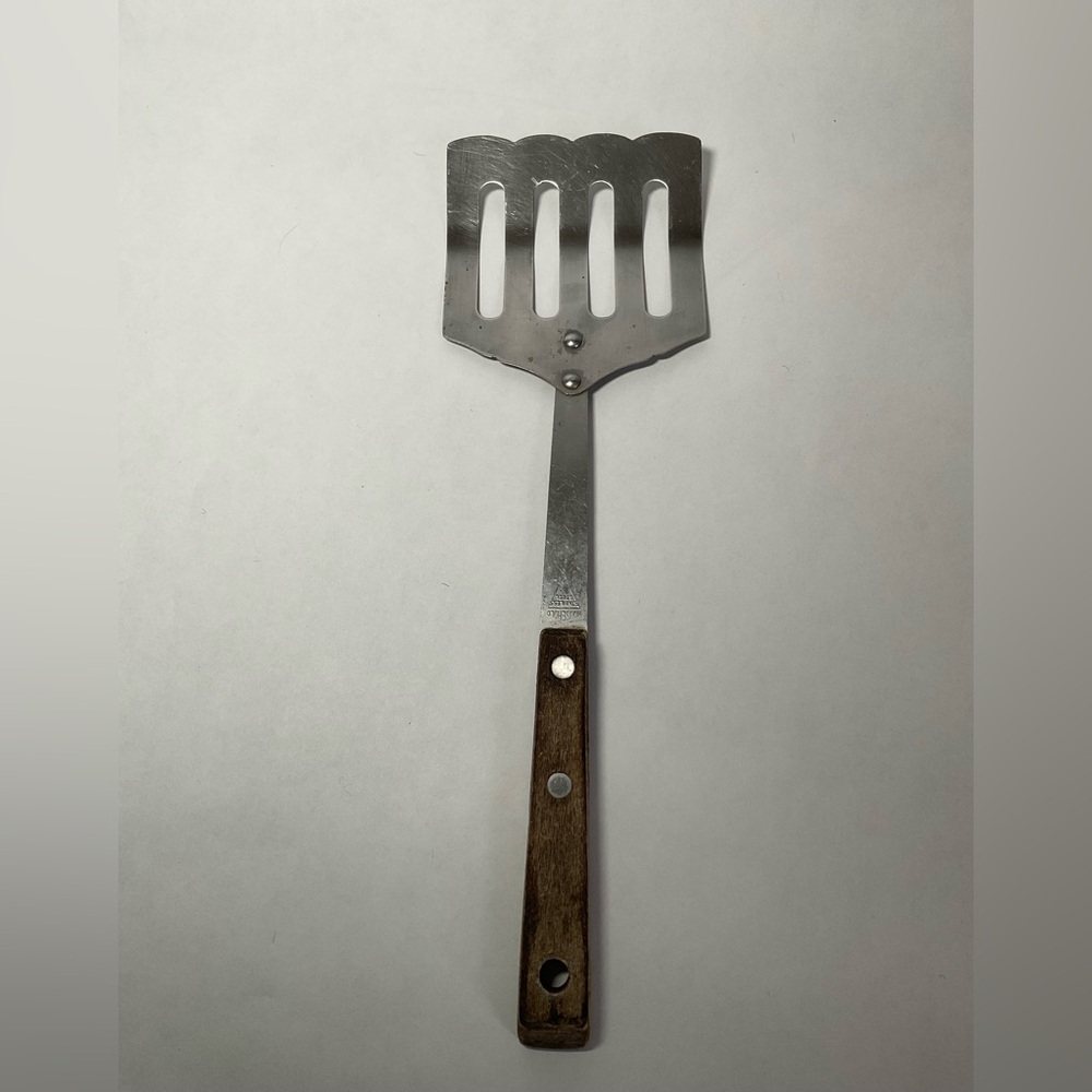 Vintage HOUSEHOLD 11" Brown Handle Slotted Cooking Spatula Flipper w/Fluted Edge